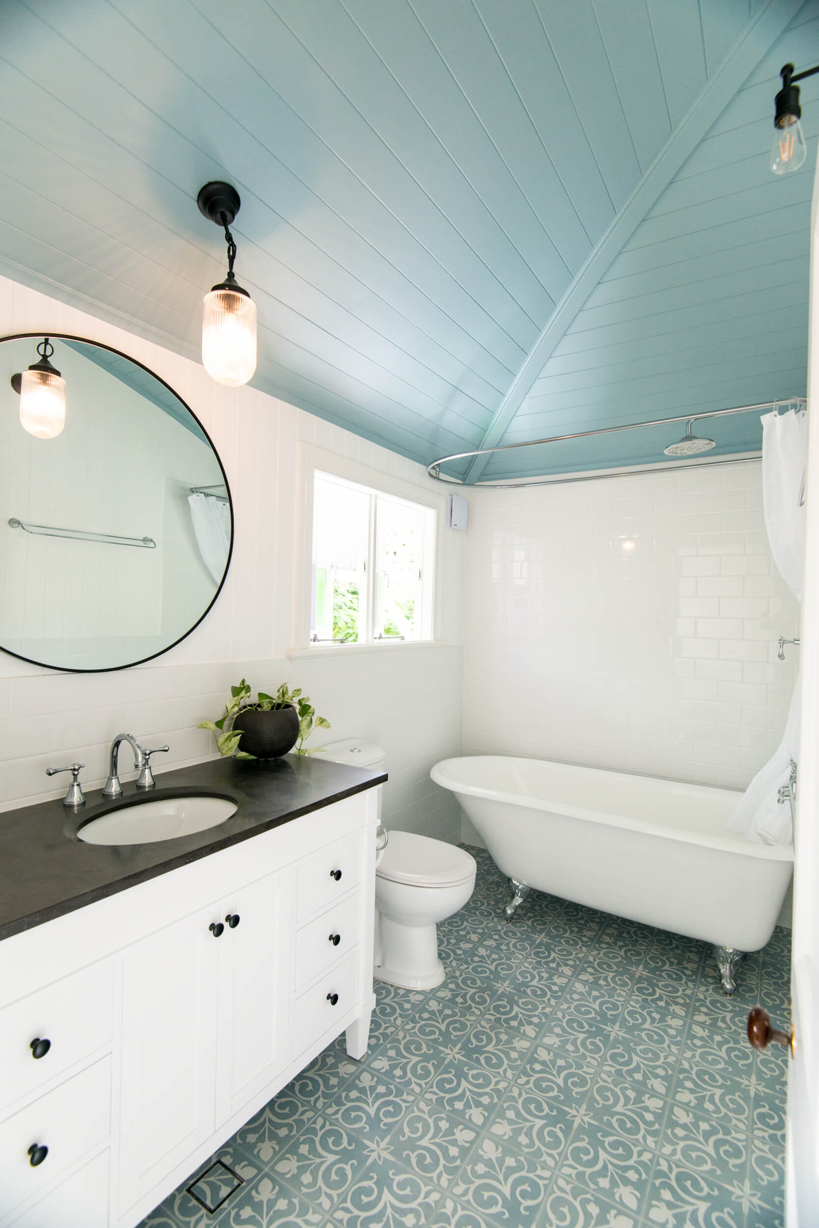 sandgate-renovation-extension-9061 sandgate-queenslander-renovation-extension-bathroom-9061