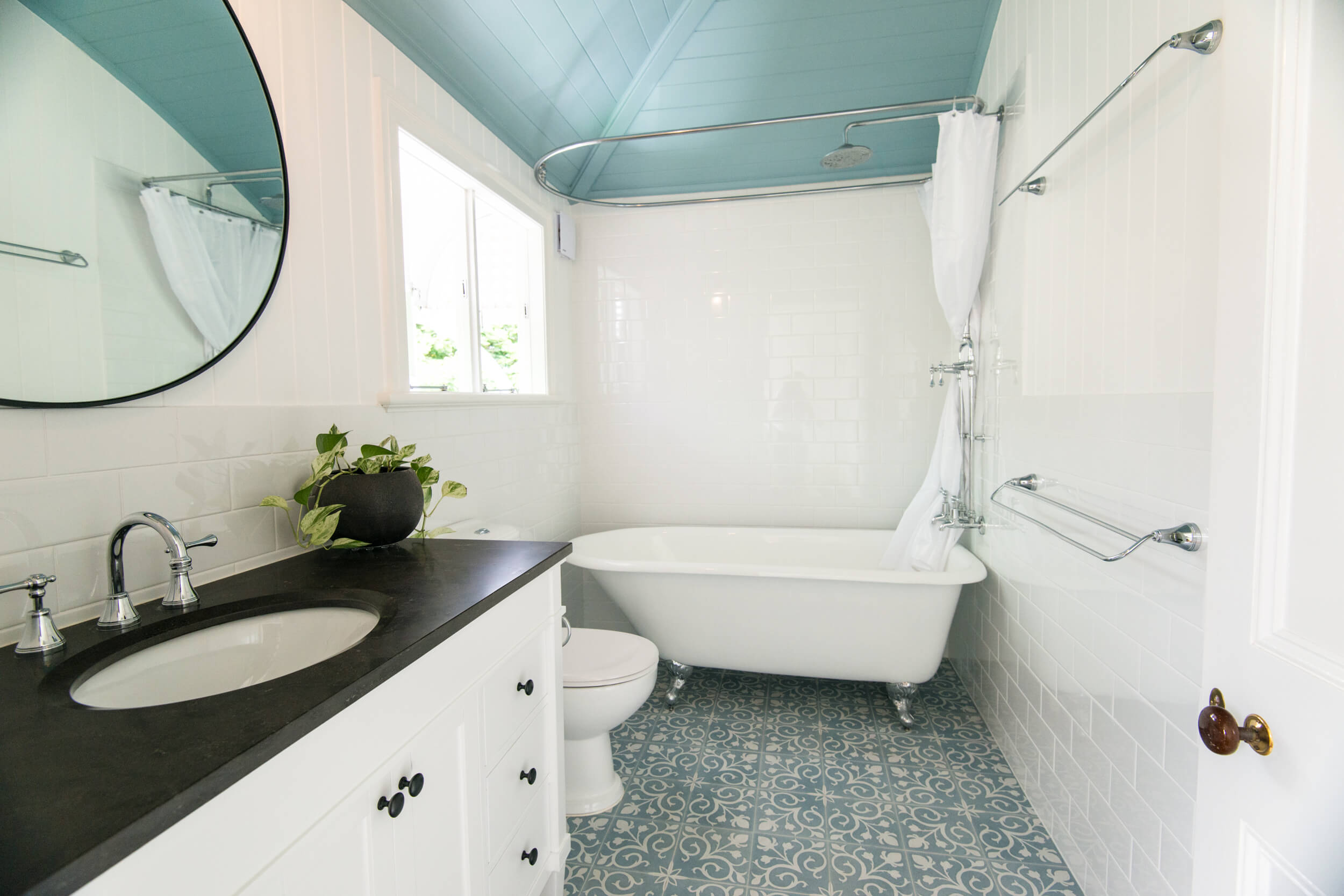 sandgate-renovation-extension-9066 sandgate-queenslander-renovation-extension-bathroom-9066